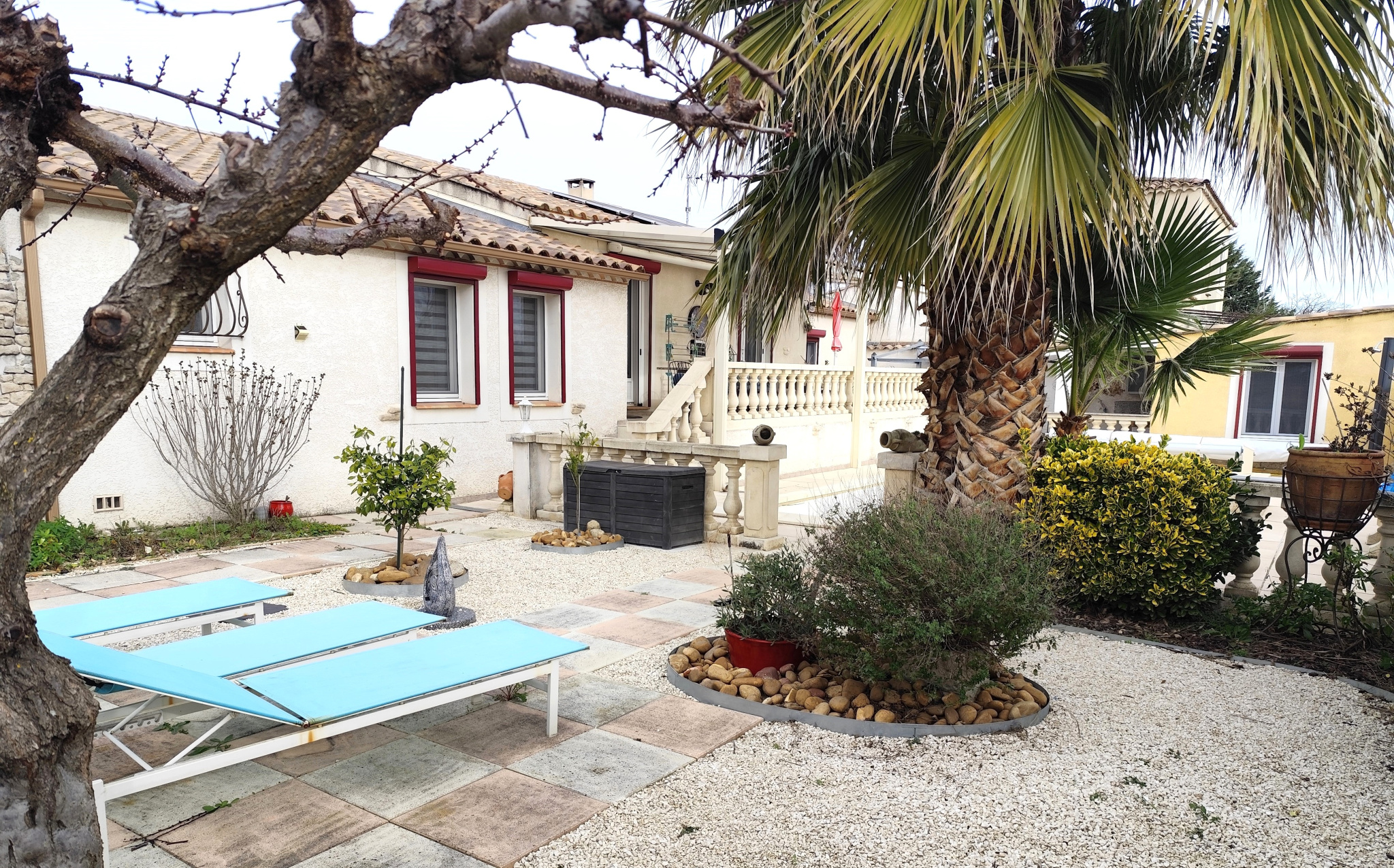 EN EXCLUSIVITE - JONQUIERES SAINT VINCENT - MAISON RENOVEE 145M2 AVEC STUDIO INDEPENDANT- PISCINE PARCELLE 700