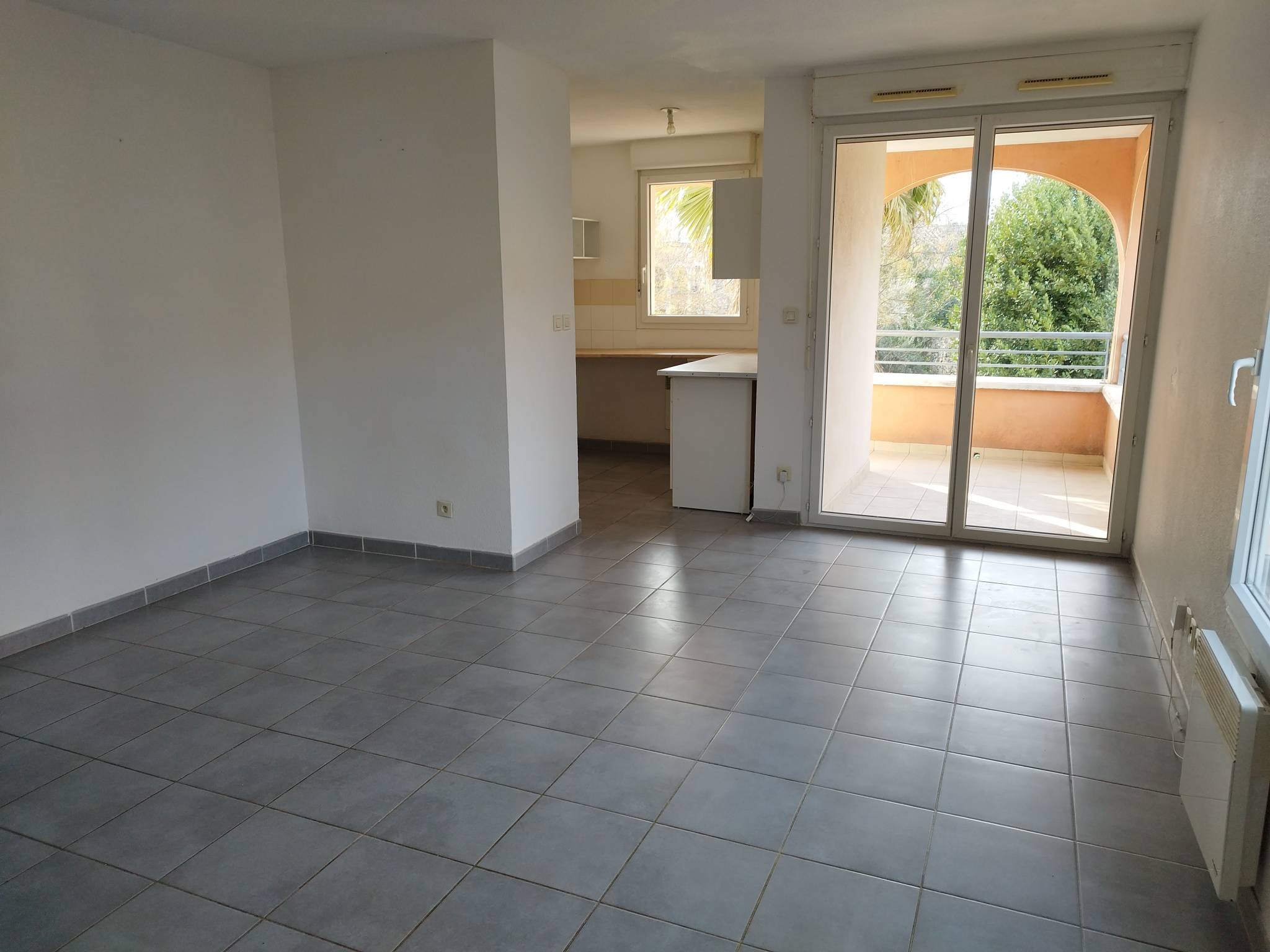 MARGUERITTES APPARTEMENT RESIDENCE SECURISEE TYP 3 60M2 TERR