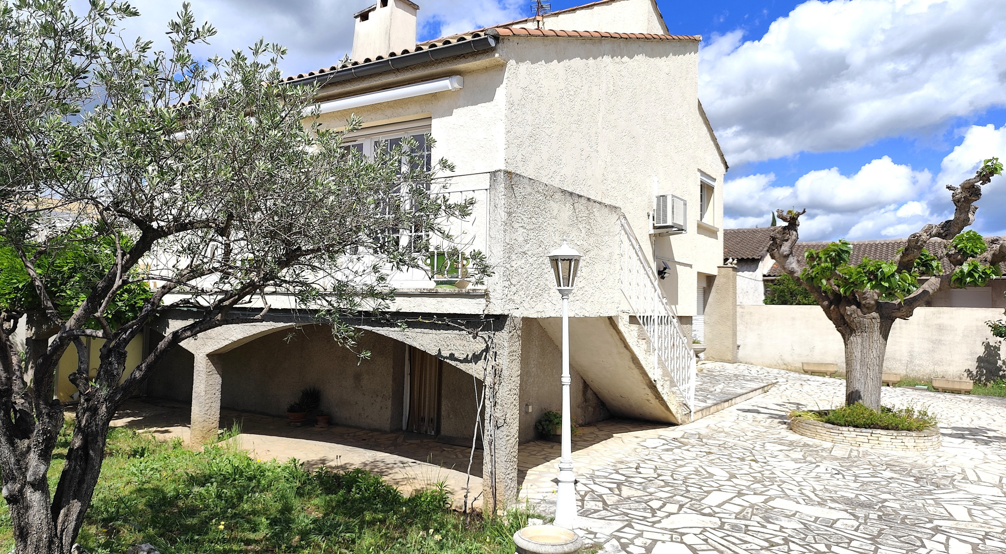 MARGUERITTES - MAISON ANNEE 1972 - 87M2 SUR PARCELLE 564M2 - GARAGE